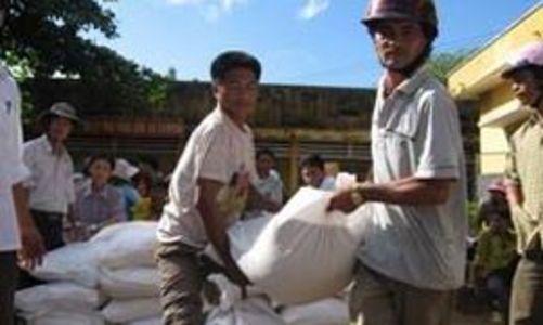 Trợ giúp 700.000 hộ nghèo trong dịp Tết