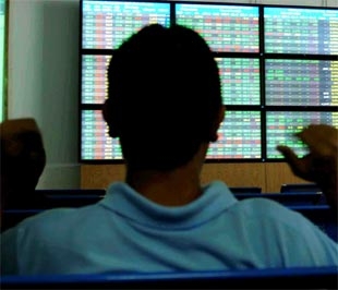 Khối lượng khổng lồ hôm nay cũng có thể được diễn giải theo hai hướng: mua rất mạnh và bán rất lớn - Ảnh: Quang Liên.