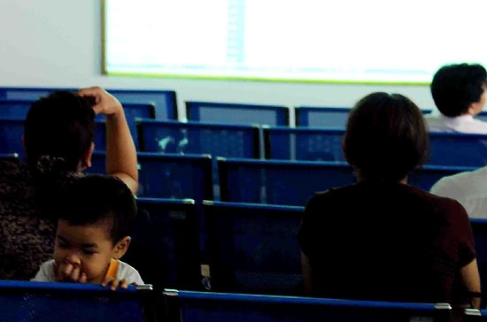 Cung bắt đầu mạnh lên khi VN-Index không giữ được đáy tạm thời trong phiên này. Trong khi đó, khối đầu tư nước ngoài có phiên mua ròng đột biến - Ảnh: Quang Liên.