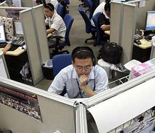 Có một điều chắc chắn là văn hóa làm việc cật lực của người Nhật đã ăn sâu bám rễ ở nước này, cho dù văn hóa này gây rủi ro với sức khỏe người lao động - Ảnh: Telegraph.