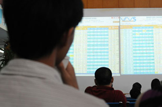 Có lẽ các phản ứng sẽ rõ nét hơn khi chỉ số dao động trên dưới vùng 480 điểm - rất có thể đến trong phiên ngày mai - Ảnh: Quang Liên.