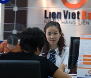 Giao dịch tại chi nhánh của LietVietBank.