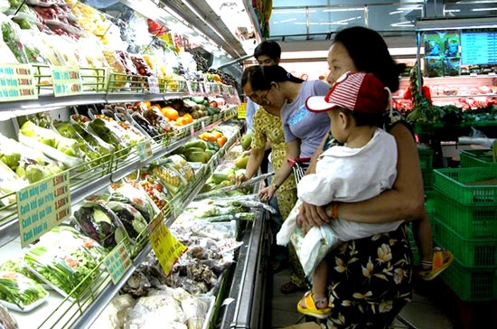 Giá nhiều mặt hàng tiêu dùng thiết yếu khá ổn định trong tháng 7.