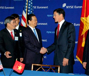 Thủ tướng Nguyễn Tấn Dũng và Giám đốc điều hành NYSE, ông John A. Thain.