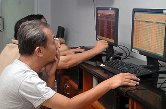 Hôm nay cung - cầu vẫn chưa ngã ngũ một cách rõ ràng, quy mô giao dịch theo đó vẫn ở mức thấp, nhưng một số tín hiệu cho thấy bên bán đã có sự nhượng bộ.
