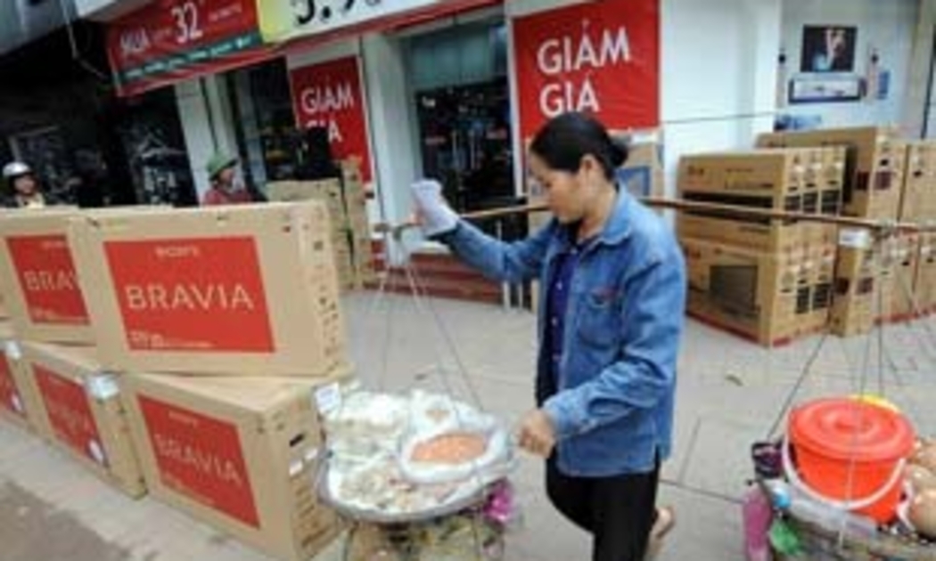 Gói kích cầu được kỳ vọng sẽ giúp nền kinh tế Việt Nam nhanh chóng thoát ra những biểu hiện suy giảm - Ảnh: AFP.