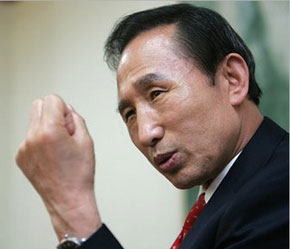 Mặc dù không giành được số phiếu quá bán nhưng ông Lee đã trở thành người có số phiếu bầu cao nhất kể từ khi Hàn Quốc áp dụng lại cơ chế bầu cử trực tiếp vào năm 1987.