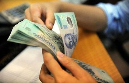 Khi trần lãi suất được làm nghiêm, cách tính lãi mới đang xuất hiện trong huy động vốn của các ngân hàng.