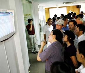 Trong thời gian qua, Trung tâm Giao dịch Chứng khoán Tp.HCM đã thực hiện nâng cấp hệ thống công nghệ, đảm bảo cho con số 55 công ty chứng khoán thành viên. Nhưng nếu có trên 100 thành viên, hệ thống đó có thể sẽ phải nâng cấp máy chủ - Ảnh: TP.