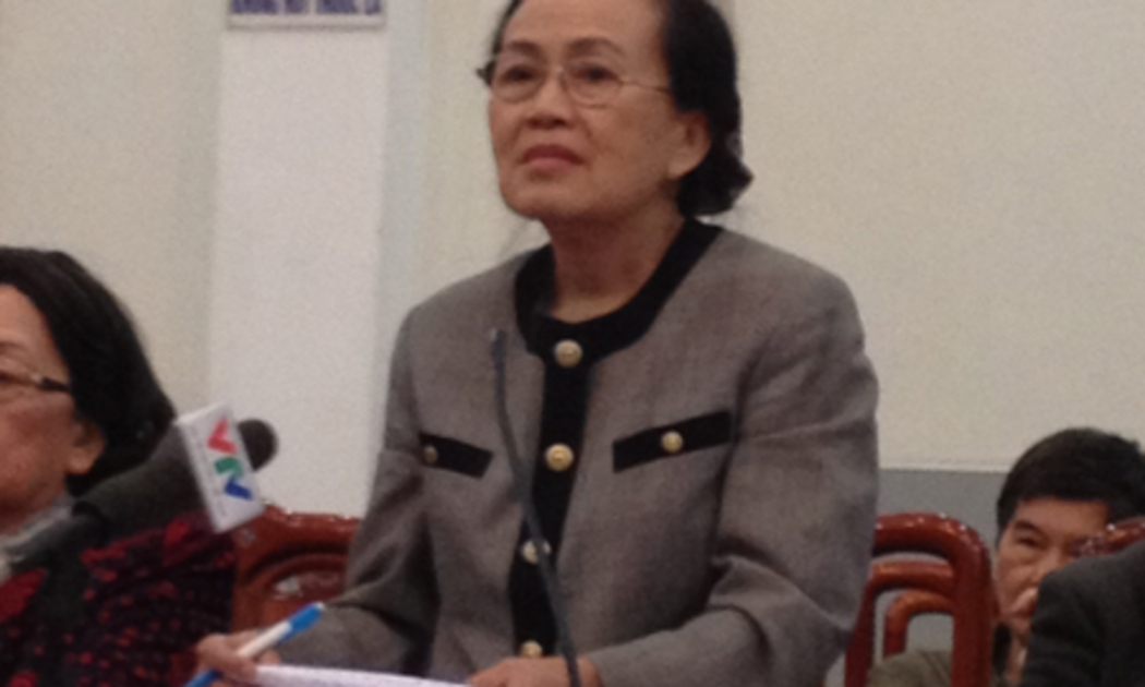Nguyên Giám đốc Nông trường Sông Hậu, bà Trần Ngọc Sương đề nghị dự thảo
 sửa đổi Hiến pháp 1992 cần làm rõ quyền sở hữu đất đai của các thành 
phần kinh tế tư nhân 