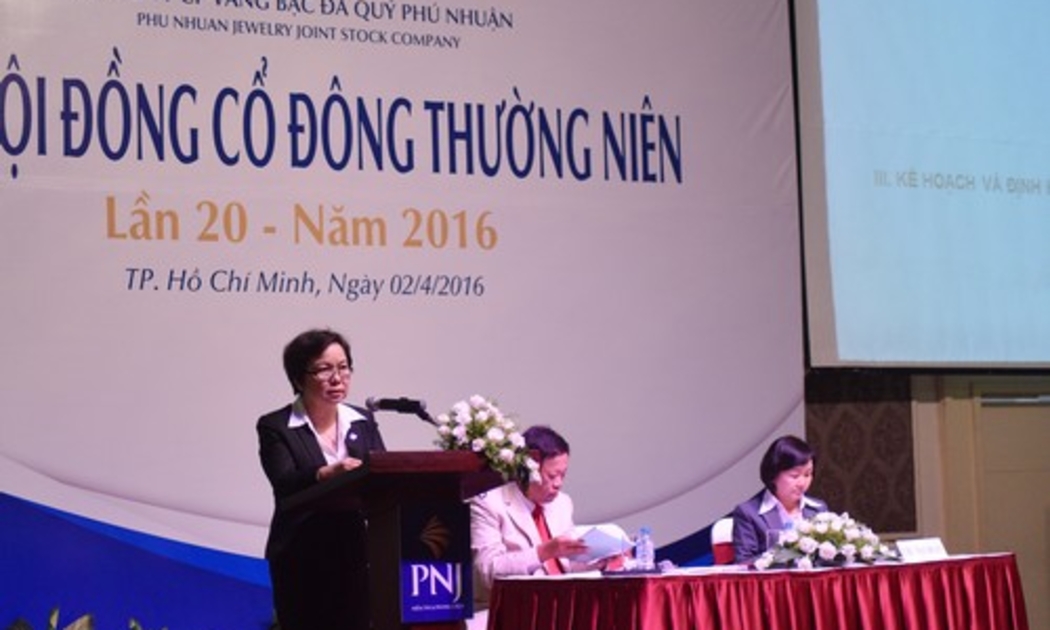 Bà Cao Thị Ngọc Dung - Chủ tịch hội đồng quản trị PNJ tại đại hội đồng cổ đông năm 2016.