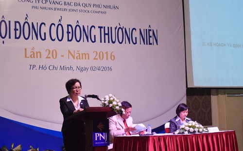 Bà Cao Thị Ngọc Dung - Chủ tịch hội đồng quản trị PNJ tại đại hội đồng cổ đông năm 2016.