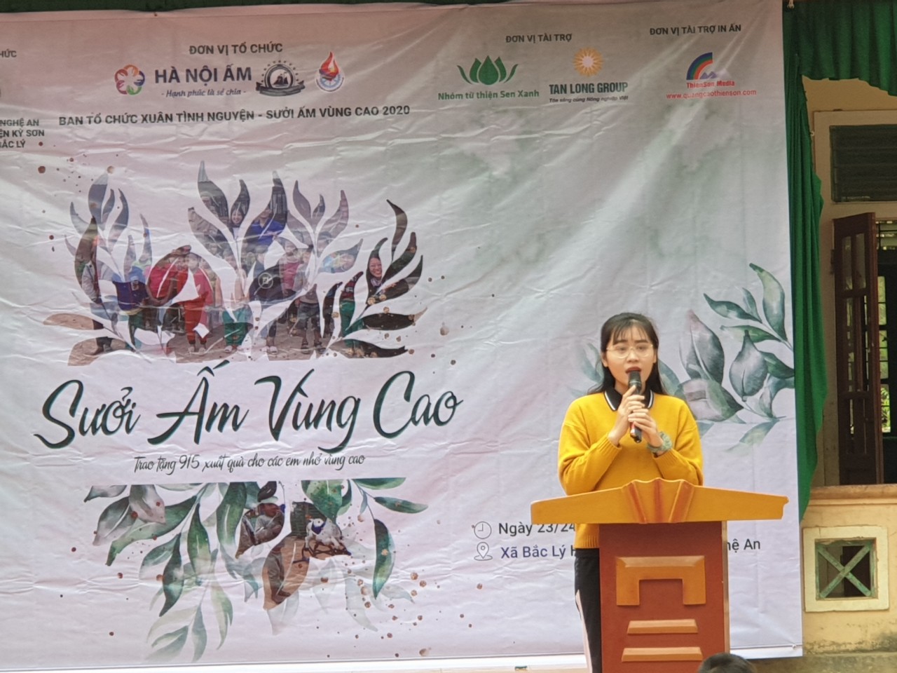 Bà Nguyễn Khánh Linh đại diện Tập đoàn Tân Long phát biểu tại chương trình