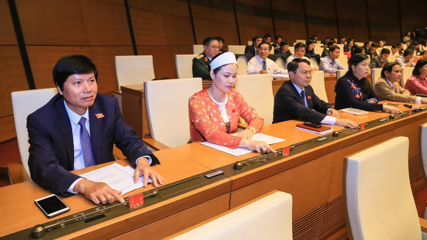 Quốc hội bấm nút thông qua luật.