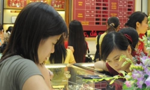 Một tuần, giá vàng hai lần lập kỷ lục