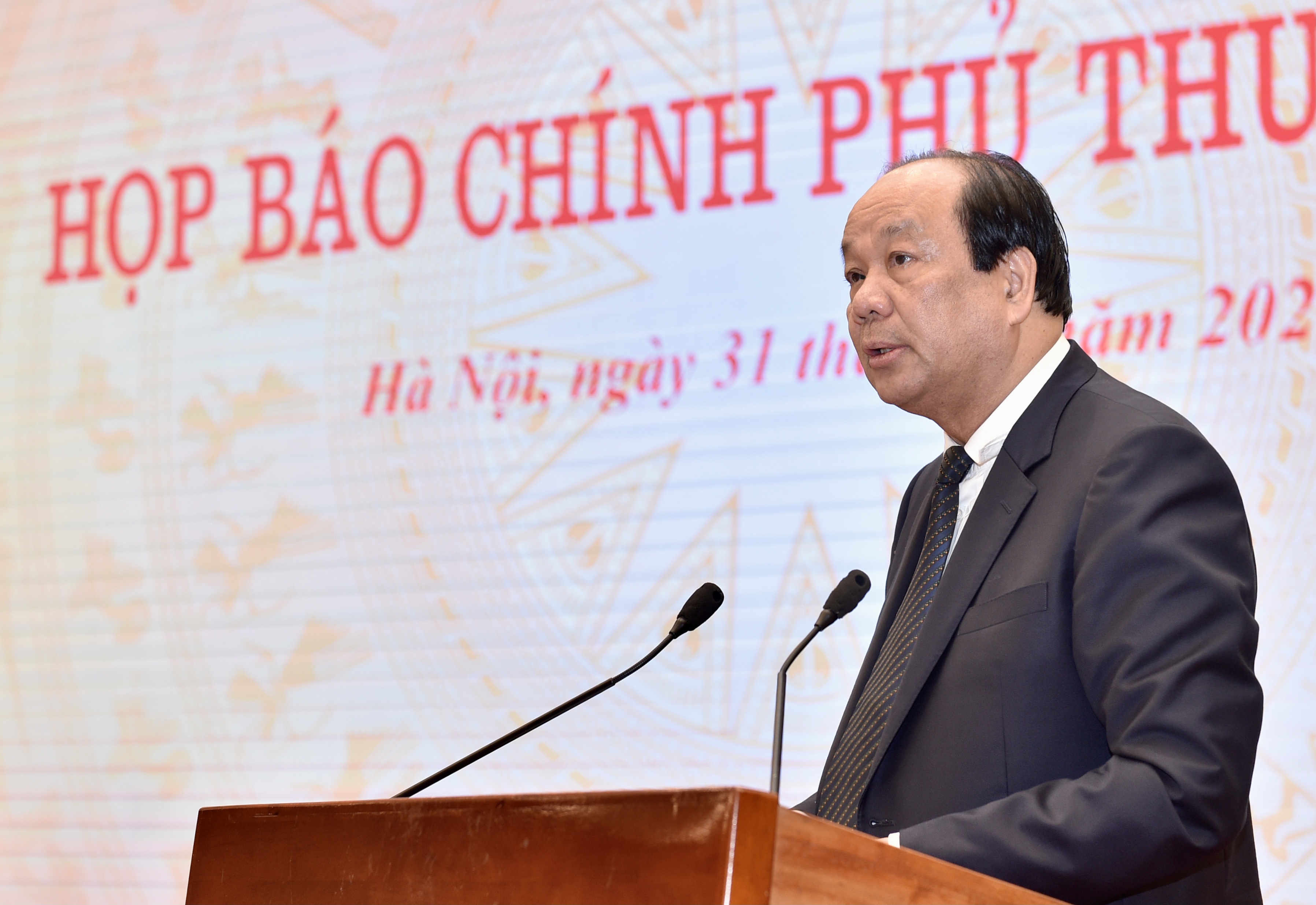 Bộ trưởng, Chủ nhiệm Văn phòng Chính phủ Mai Tiến Dũng tại họp báo Chính phủ thường kỳ tháng 3/2021 - Ảnh: VGP