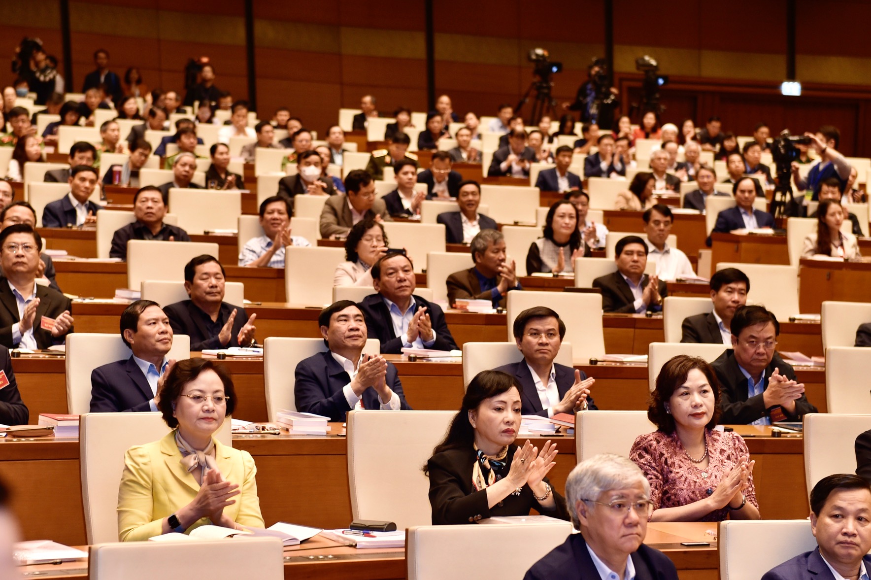 Các đại biểu Quốc hội dự Hội nghị trực tuyến toàn quốc nghiên cứu, học tập, quán triệt, tuyên truyền Nghị quyết Đại hội lần thứ 13 của Đảng - Ảnh: VGP