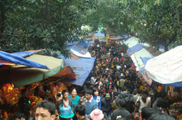 Đường lên Đền Bà Chúa Kho - Ảnh: TT&VH