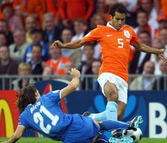 Từ tình huống của Euro 2004, người viết cho rằng rất có thể tình huống biên độ giao dịch hẹp và khối lượng giao dịch thấp sẽ lặp lại trong giai đoạn diễn ra Euro 2008 - Ảnh: AFP.