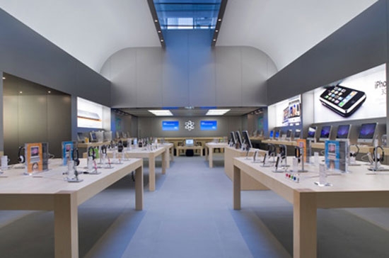 Bên trong một gian hàng bán lẻ của Apple.