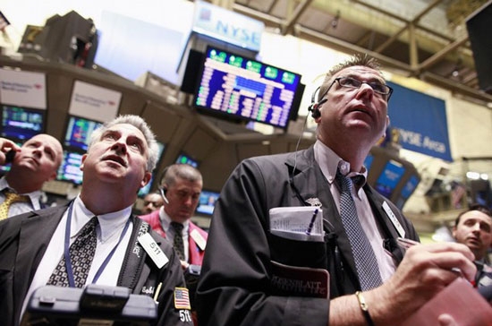 Dow Jones lần đầu tiên vượt 11.000 điểm trong 5 tháng - Ảnh: Reuters.