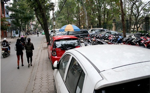 Hà Nội hiện đang thiếu trầm trọng bãi đỗ xe và công viên.<br>