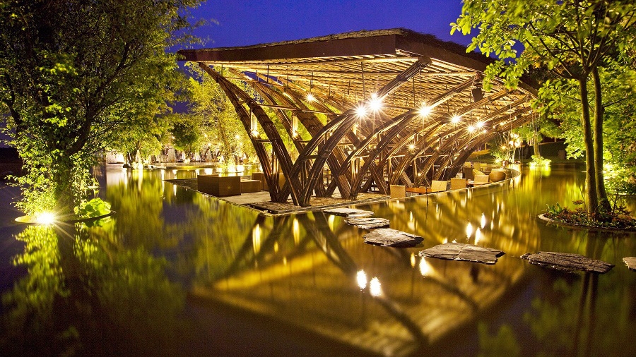 Từ nhà hàng độc đáo được kết bằng tre - Bamboo Wings đã trở thành đại diện duy nhất của kiến trúc Việt Nam được vinh danh tại IAA 2011 - Giải thưởng được ví như "Oscar" của ngành kiến trúc.