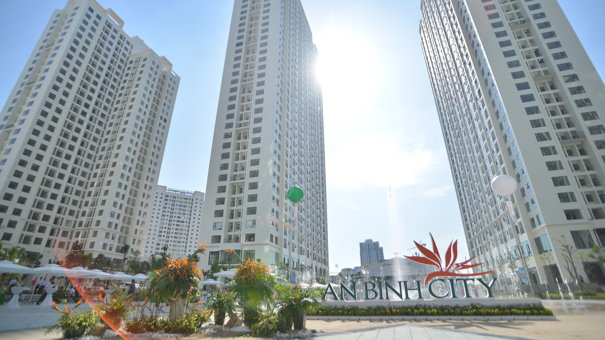 Tổng thể chung cư An Bình City có quy mô 4,4 ha, gồm 8 tòa nhà cao từ 28 đến 35 tầng, cung cấp ra thị trường khoảng 2.800 căn hộ chất lượng cao.