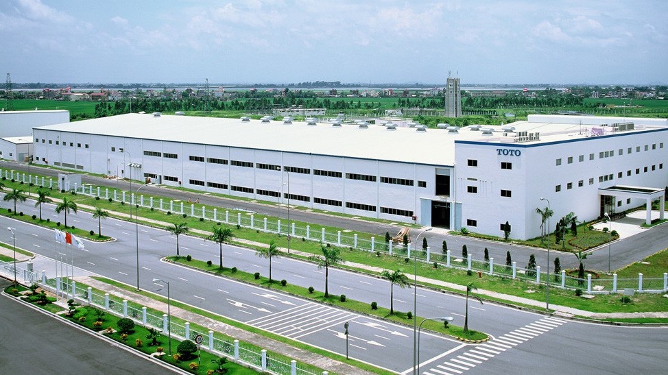 Với công nghệ độc quyền Thermatech®, thép mạ màu Colorbond® giúp giảm nhiệt độ mái công trình tới 6ºC, nhờ đó giảm chi phí tiêu thụ năng lượng làm mát đến 15% mỗi năm.