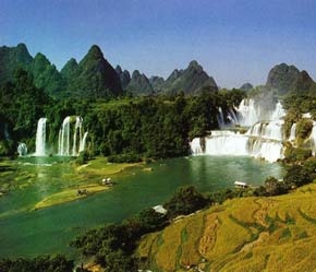 Thác Bản Giốc - một điểm du lịch nổi tiếng của Cao Bằng.