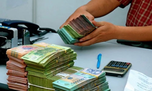 Tiền vẫn chảy mạnh vào nhà băng