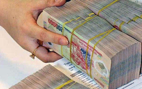 Cung vốn dồi dào là ghi nhận trên thị trường liên ngân hàng, trong khi tiền gửi của dân cư tiếp tục chảy mạnh vào ngân hàng.<br>