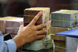 Tính đến ngày 12/2/2010, lượng tiền cung ứng từ hỗ trợ của Ngân hàng Nhà nước thực tế tiếp tục tăng ở mức cao so với cùng kỳ các năm gần đây.