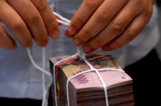 Ngân hàng Nhà nước cho biết, qua theo dõi thị trường tín dụng hiện nay, một số tổ chức tín dụng có thu phí liên quan đến hoạt động cho vay đối với khách hàng là chưa phù hợp với quy định.