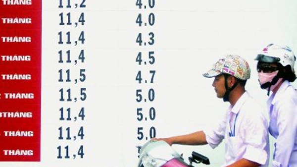 Ngân hàng bàn cách hạ lãi suất