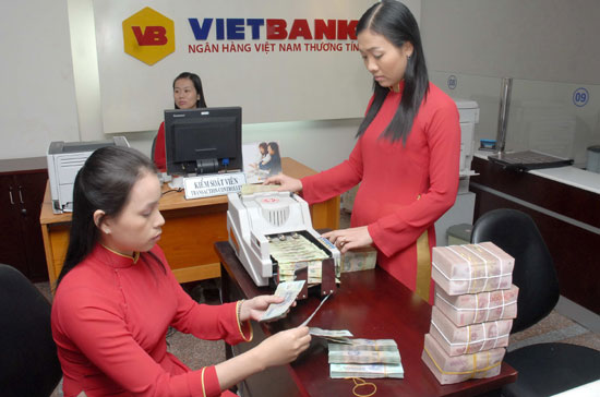 Với các ngân hàng thương mại, mức vốn pháp định áp dụng cho đến năm 2010 là 3.000 tỷ đồng; chi nhánh ngân hàng nước ngoài là 15 triệu USD.