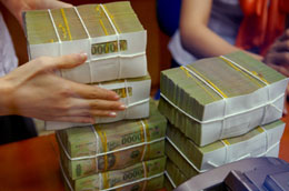 Nên chăng đồng thuận lãi suất theo hướng cùng vận động để tạo cân bằng chung, hơn là một sự cố định mà không bao trọn được các nhu cầu? - Ảnh: Hoàng Hà/VnExpress.