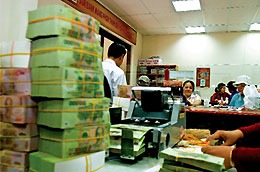 Theo HSBC, áp lực lạm phát ở Việt Nam hiện đang còn mạnh, với tỷ lệ lạm phát được ngân hàng này dự báo sẽ lên tới mức 12% vào cuối quý 2 năm nay.