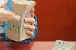 Trong các ngày 1 và 2/12, một số ngân hàng đã tăng lãi suất huy động VND với mức cao nhất lên 10,49% - 10,5%/năm.