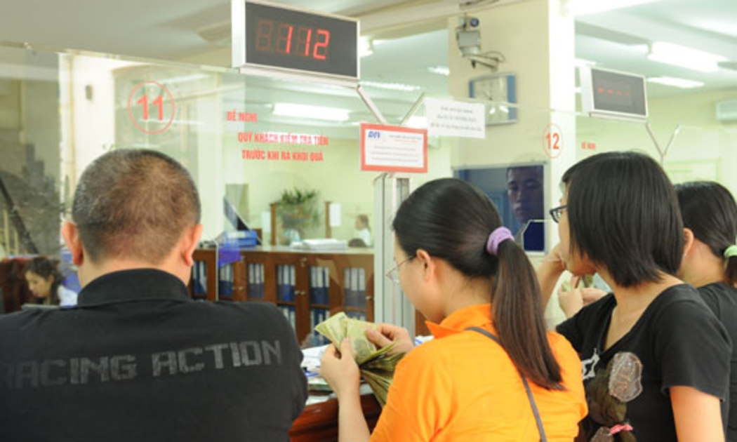 Căng thẳng lãi suất huy động tập trung ở nửa cuối năm 2009. Khái niệm “đường cong lãi suất” bị xóa nhòa khi nhiều ngân hàng áp thống nhất một mức cao cho hầu hết các kỳ hạn - Ảnh: Quang Liên.