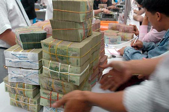 Trên thị trường liên ngân hàng tuần qua, giao dịch bằng VND của các ngày tuy phát sinh ở hầu hết các kỳ hạn nhưng vẫn tập trung chủ yếu ở các kỳ hạn dưới 6 tháng.