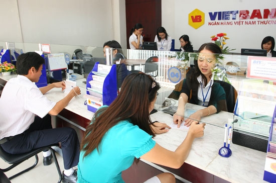 Tháng 10, tín dụng bằng VND ước tăng 2,03% và tín dụng bằng ngoại tệ ước tăng 2,06% so với cuối tháng trước.