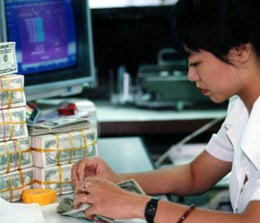 Lãi suất kỳ phiếu của ABBank khá hấp dẫn. Ảnh: Việt Tuấn.