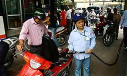 Petrolimex lý giải việc chưa giảm giá xăng dầu