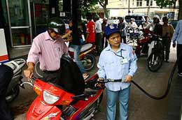 Petrolimex vẫn khẳng định đang lỗ từ 600 - 1.000 đồng đối với mỗi lít xăng, dầu.