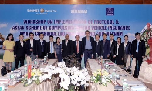 Việt Nam - Lào triển khai bảo hiểm bắt buộc với chủ xe cơ giới quá cảnh