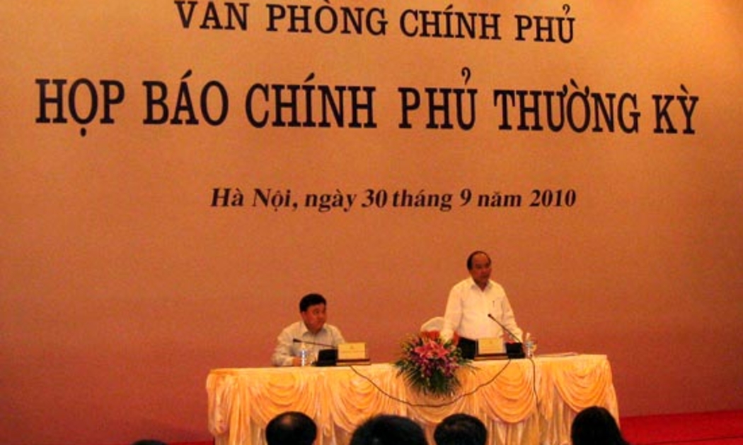 Bộ trưởng Nguyễn Xuân Phúc chủ trì buổi họp báo chiều 30/9.