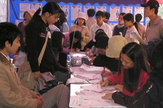 Số người đăng ký bảo hiểm thất nghiệp đang tăng cao bất bình thường.