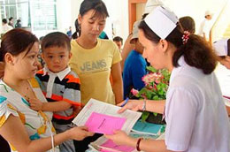 Chiến lược an sinh xã hội đề ra mục tiêu đến năm 2014 phải đạt 100% dân số tham gia bảo hiểm y tế. 