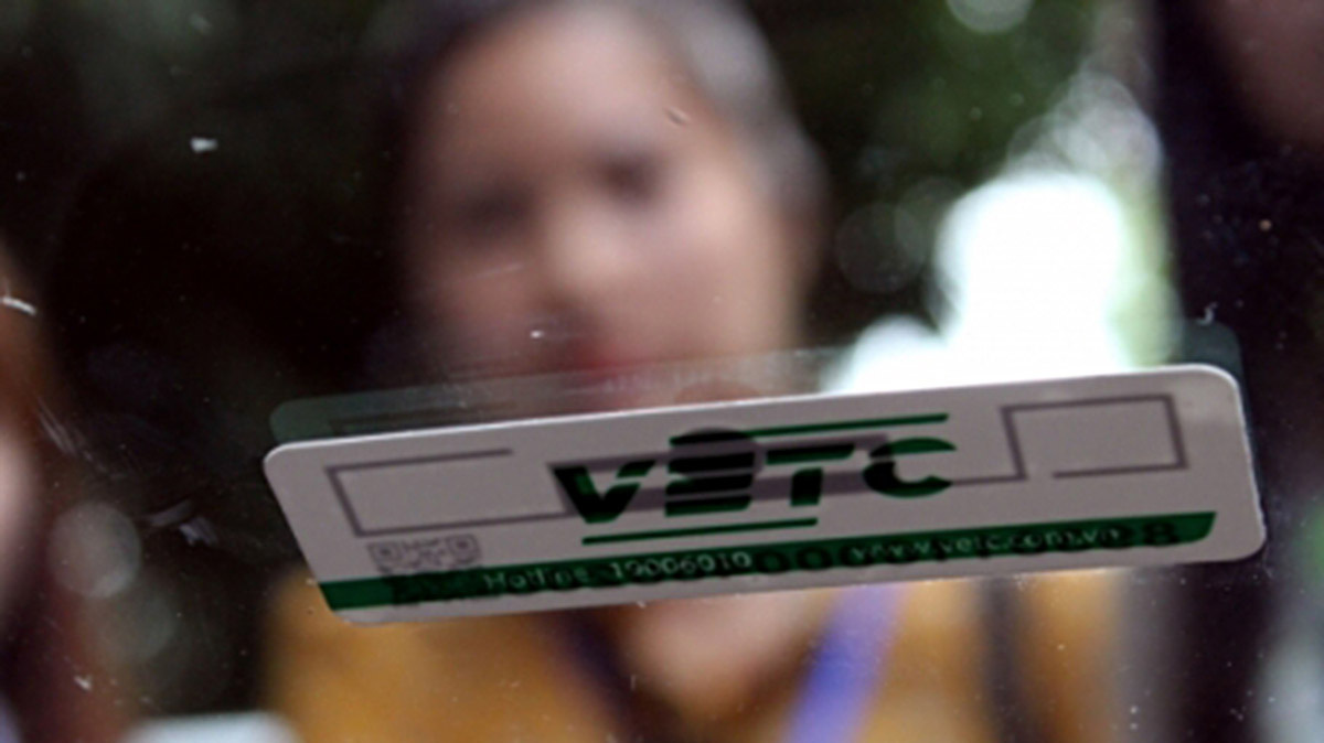 Hiện có khoảng 800.000 trong tổng số 3,5 triệu phương tiện dán thẻ thu phí tự động (E-tag)